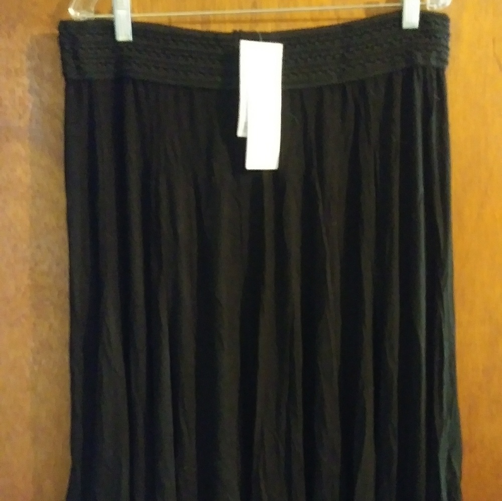 Black simple skirt